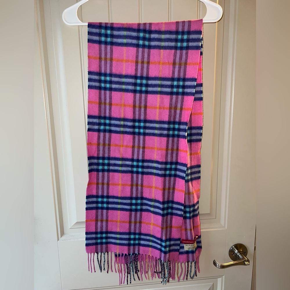 Burberry Authentic pink cashmere scarf